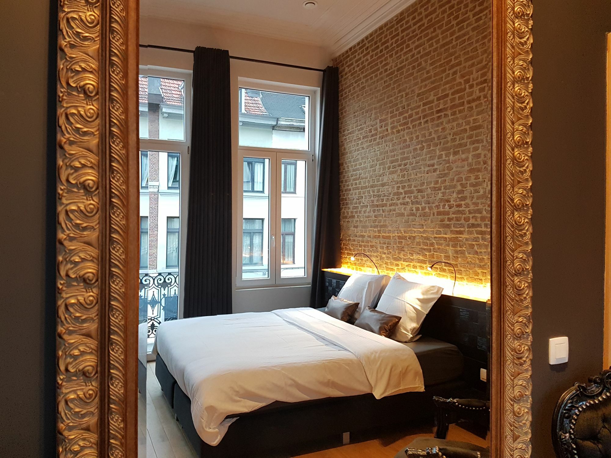Goodnight Hotel